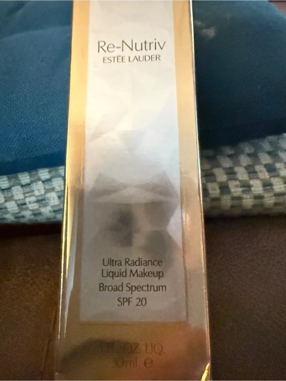 Estee Lauder Re-Nutriv Ultra Radiance Liquid Makeup - Ivory Beige 3N1 NWT